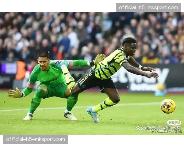 某运动品牌与英超达成合作,将共同研发用于定位球训练的智能设备 某运动品牌与英超达成合作,将共同研发用于定位球训练的智能设备